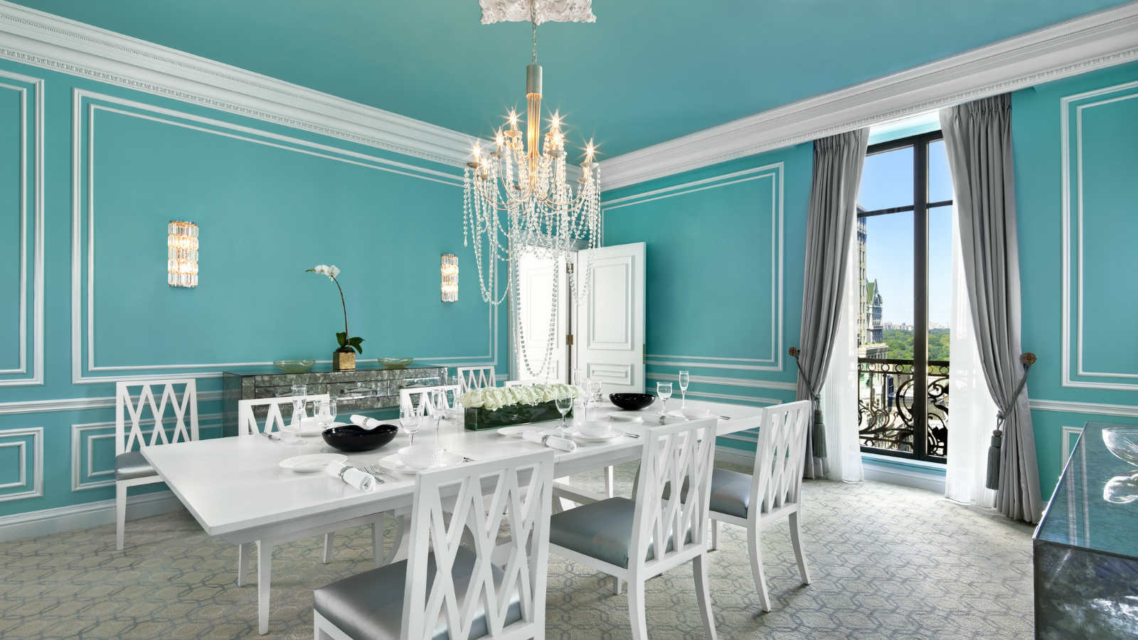 TIFFANY'S